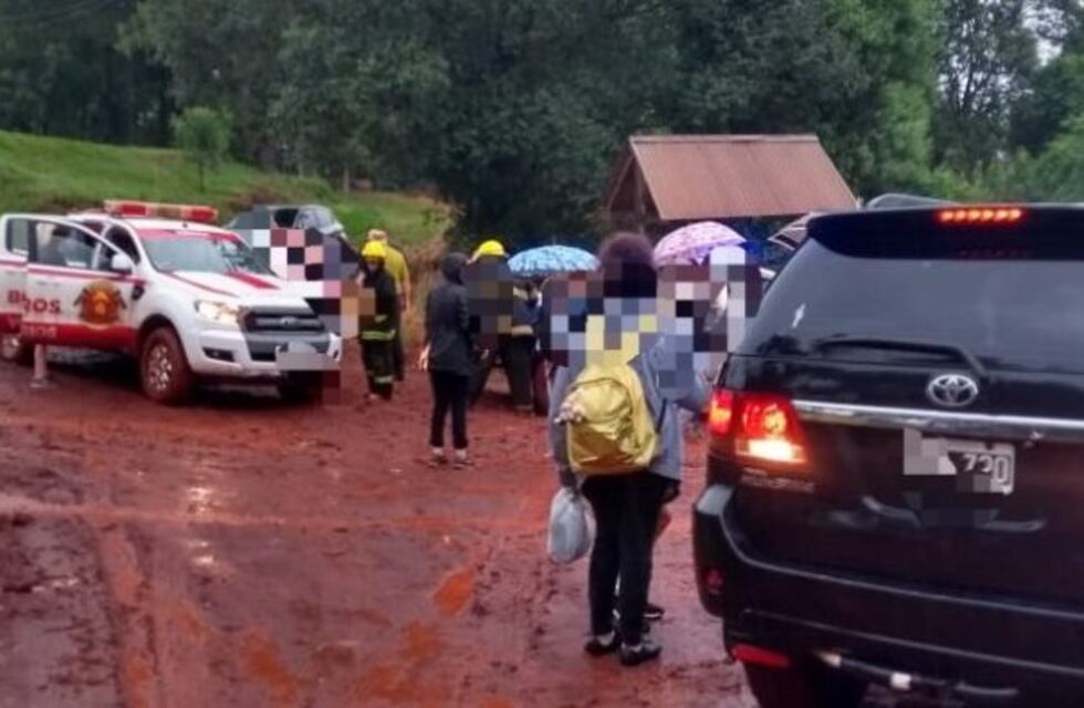 Campo Ramón: por las lluvias quedaron varados en un camping