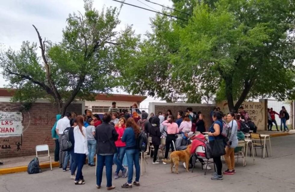 IPEM 190 de Carlos Paz: continúan las medidas de lucha ante la emergencia edilicia