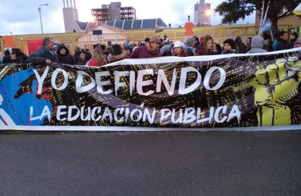 Crisis en Chubut: cortes, movilizaciones y desmentidas