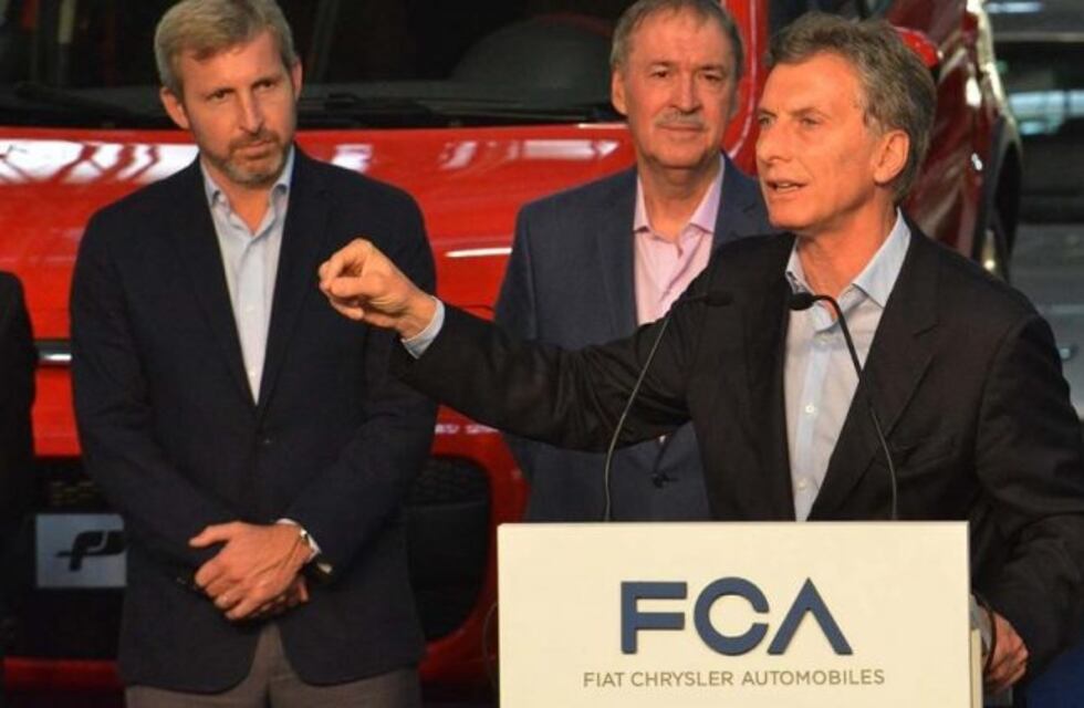 Macri llega a Córdoba para la presentación de un modelo en Fiat