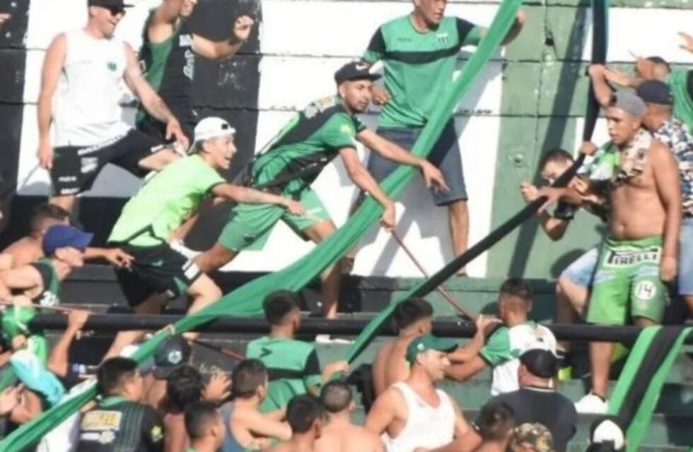 Así quedó uno de los hinchas de Chicago después de los incidentes en la tribuna