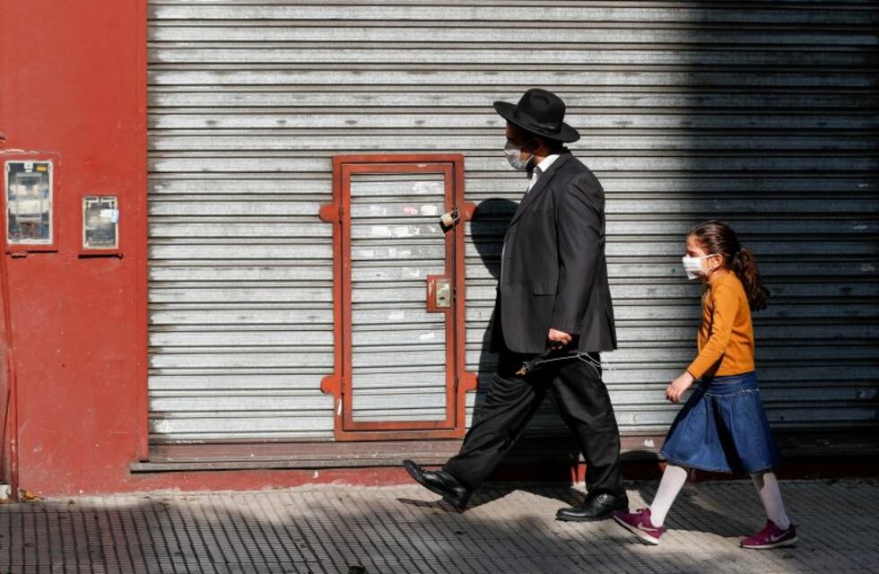 Coronavirus en Israel: con privilegios para vacunados, reabren cafés, bares y restaurantes