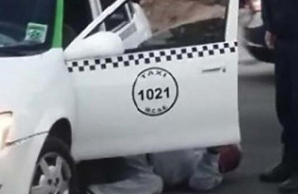 Un empleado de tránsito de la Municipalidad iba conduciendo ebrio y chocó a una moto