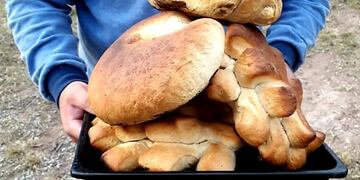 Pan casero en horno de barro, el placer de los cordobeses\u002E