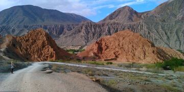 La inmensidad de las montañas y el contraste de los tonos, en Los Colorados (Purmamarca)\u002E