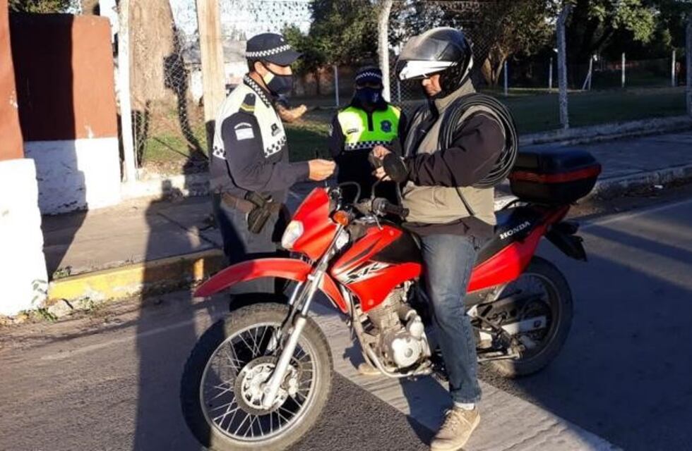 Intensifican los controles y concientizan a los conductores por la ley contra el motoarrebato