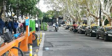 El pago del IFE generó colas más largas que las habituales en la sede del Correo Argentino\u002E (@cior_rosario)