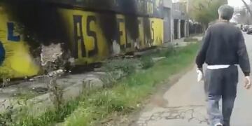 Incendian fábrica con pintadas de Central en Cereseto al 5400\u002E (Captura)