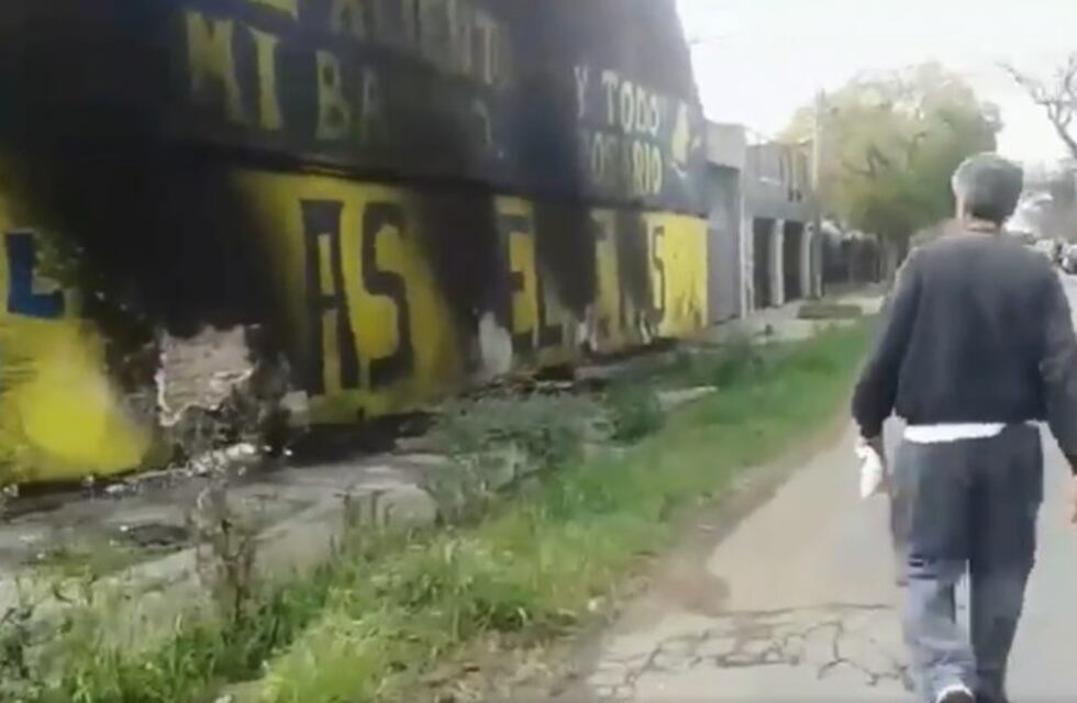 Incendiaron un mural de Central en una fábrica de zona sudoeste