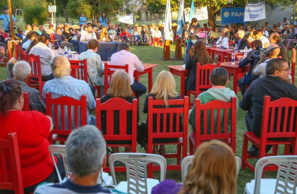 En una sesión al aire libre el HCD aprobó la creación del Centro de Día "De Cara al sol"