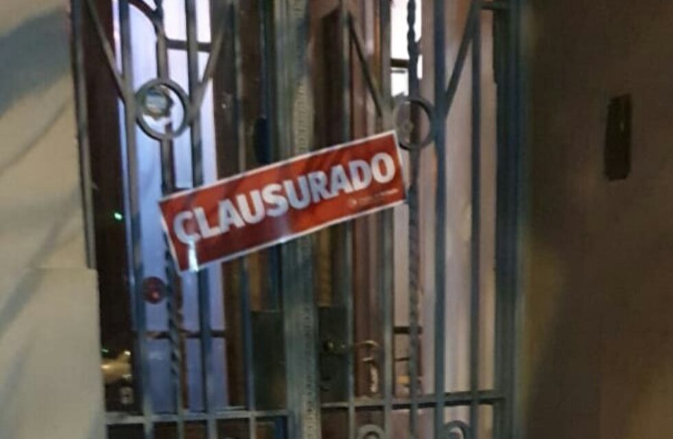 Clausuraron otro bar céntrico por exceso de clientes