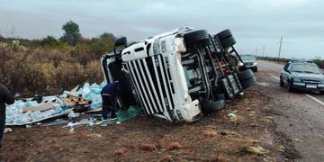 Vuelco de un camión en Real del Padre