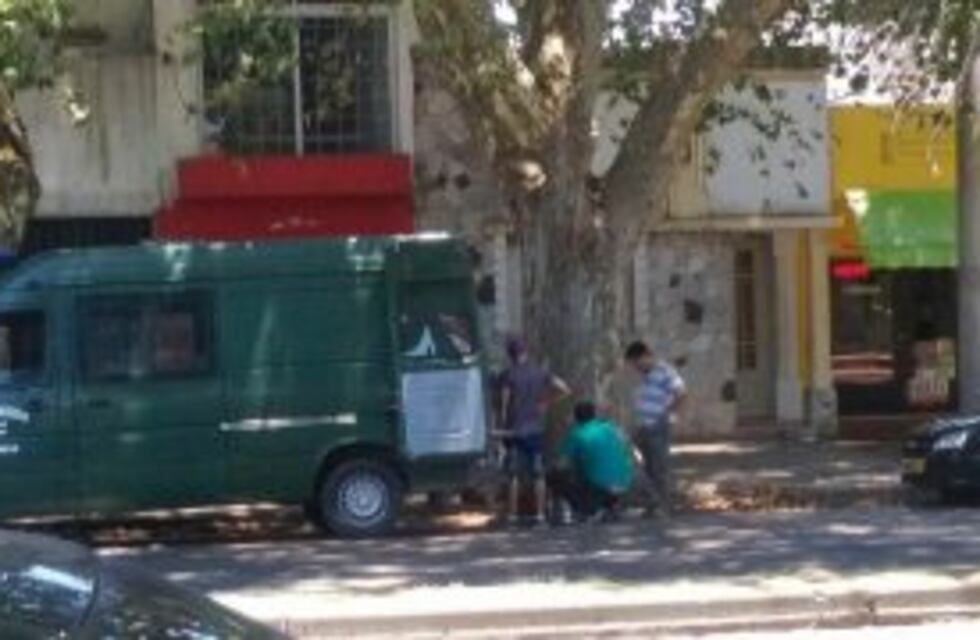 Polémica por las imágenes de un móvil de Gendarmería usado para trasladar barriles de cerveza