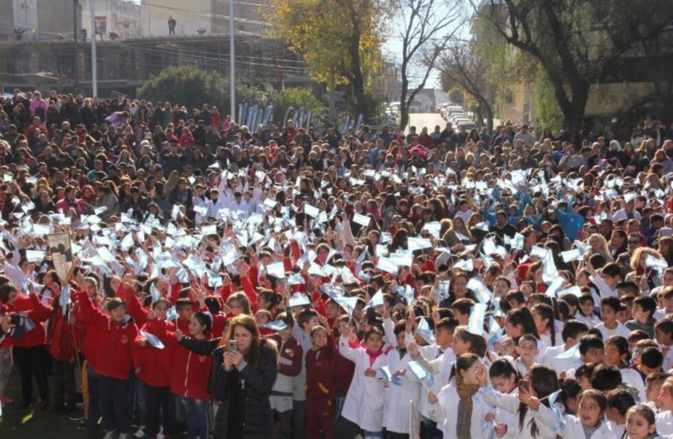 Emotivo acto del Día de la Bandera en Carlos Paz