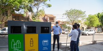 El intendente de Mendoza, Ulpiano Suárez durante la inauguración del nuevo contenedor en la Sexta Sección\u002E