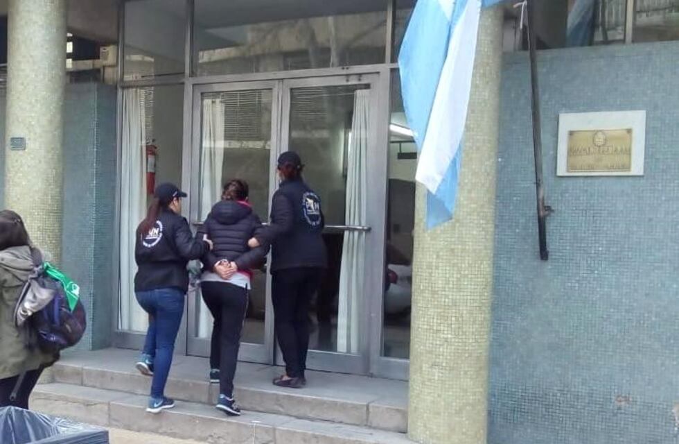 Madre narco: atendía a los hijos y de paso vendía droga en la casa