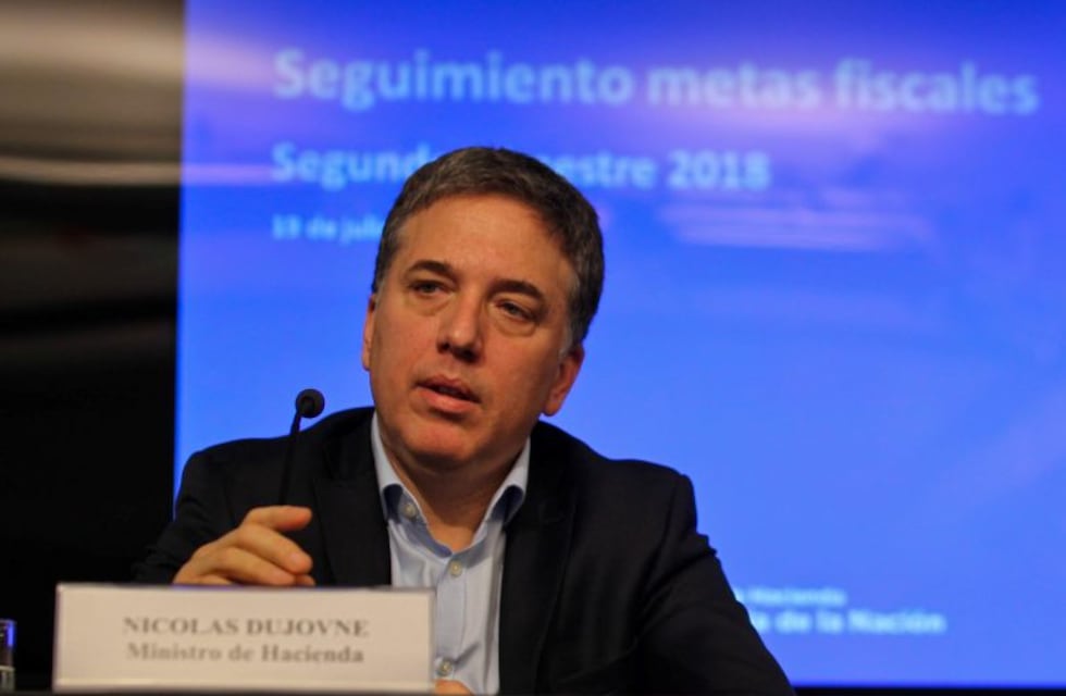 Cayó en julio el déficit primario, pero los intereses de la deuda se dispararon 90,6%