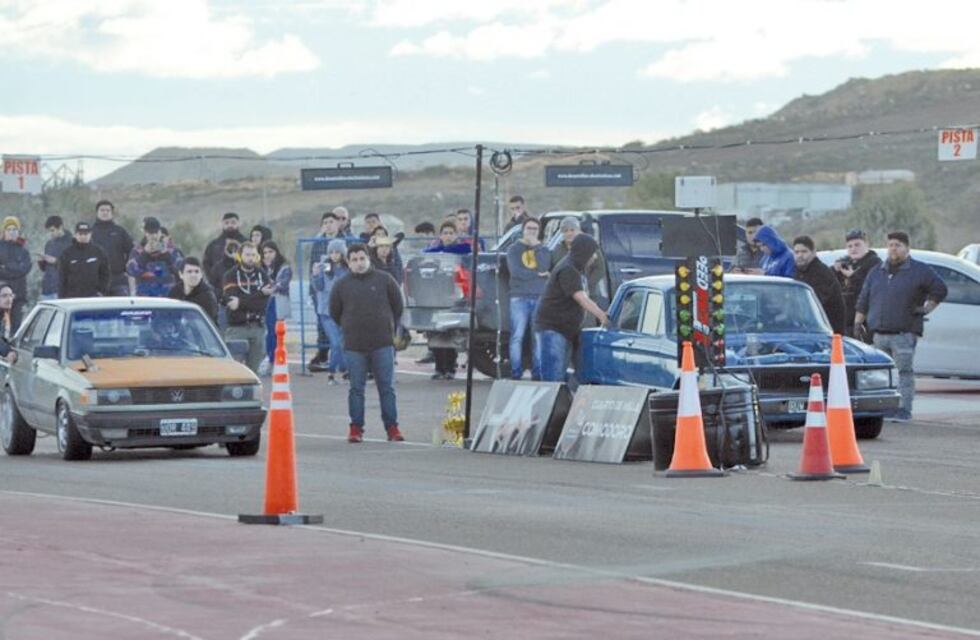Las picadas reunieron a cientos de fanáticos en el Autódromo