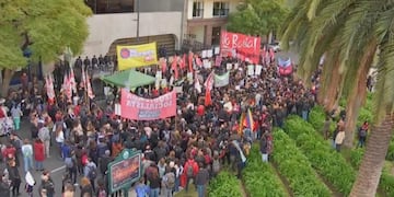 Protesta en la embajada de Brasil por los incendios en el Amazonas\u002E (Captura TN)