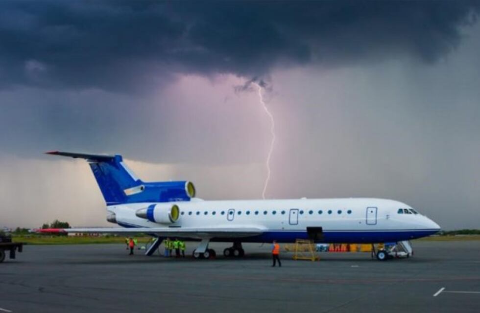 Se instaló el nuevo sistema de detección de rayos instalado por EANA en el aeropuerto de Bahía Blanca