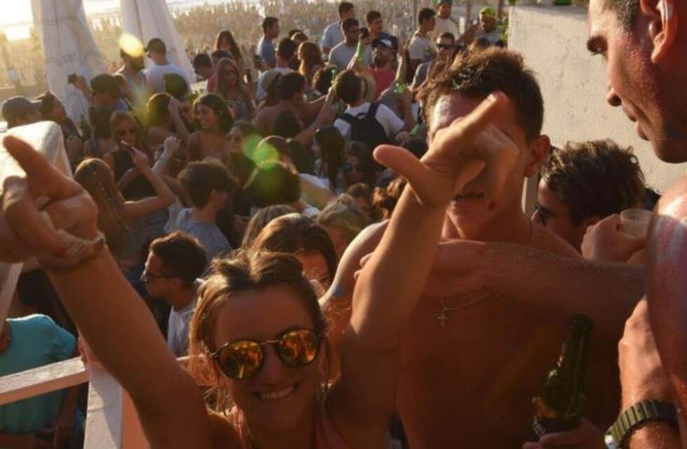 Descontrol y alcohol en las playas chilenas, apuntan a los argentinos