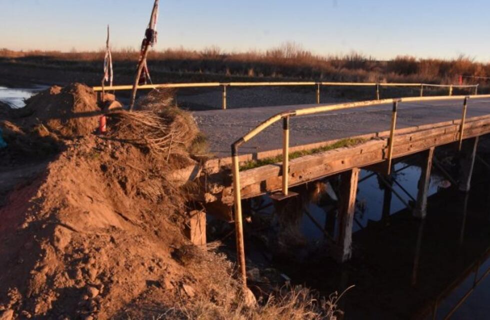 Por peligro de derrumbe clausuraron el puente del INTA Viejo