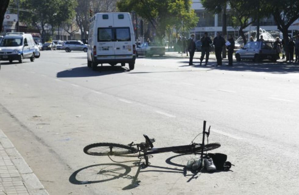 Piden tres años para el conductor de una ambulancia que chocó y mató a un ciclista
