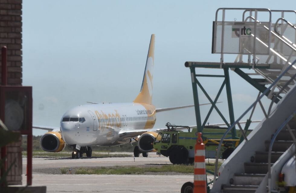 Murió un hombre de Carlos Paz luego de sufrir una descompensación en una avión