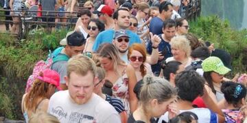 Más turistas en Cataratas por el fin de semana largo del Día de la Diversidad Cultural\u002E (Gentileza Fernández)