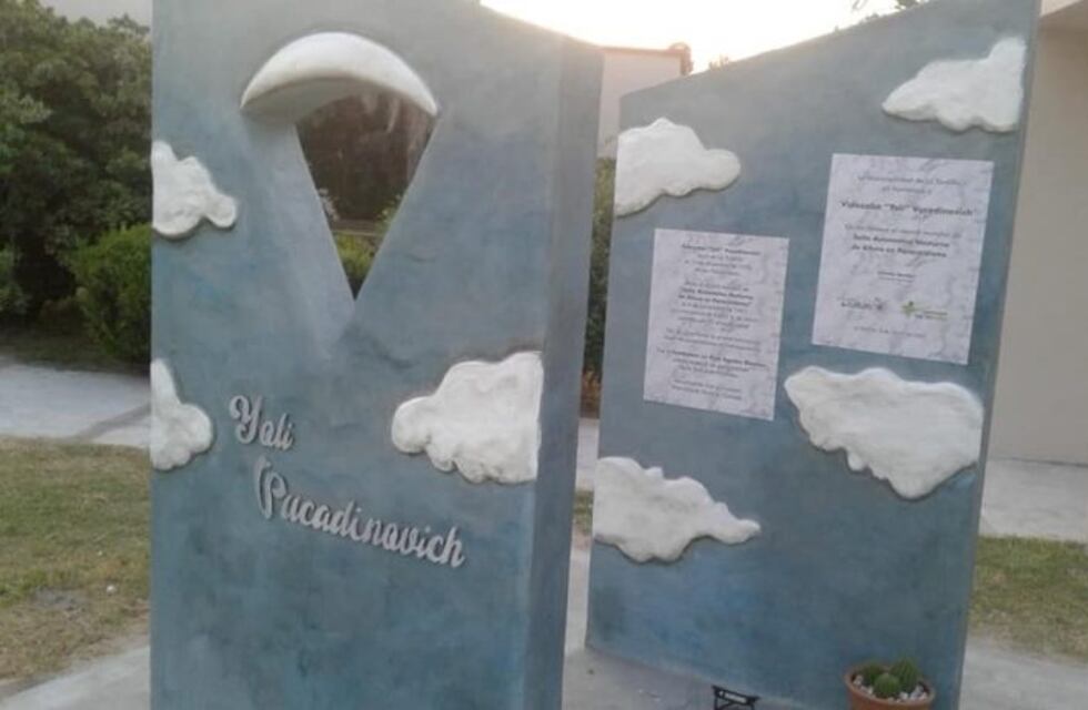 Mujeres que hacen historia: en La Tordilla se homenajeó a la paracaidista que batió el récord mundial en salto de altura