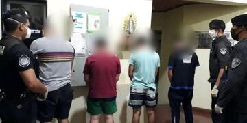 Un vecino denunció a siete amigos que se reunieron en cuarentena y terminaron demorados