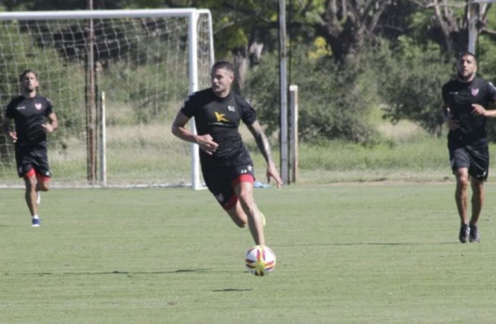 Diego Cagna probó un cambio para el partido ante Racing