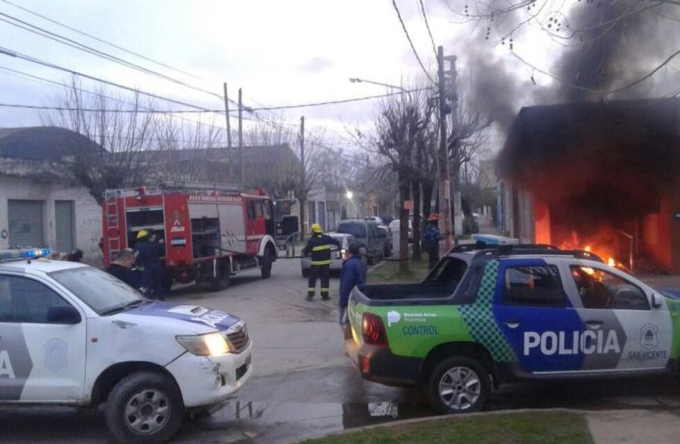Vecinos de San Vicente incendiaron una oficina de Edesur