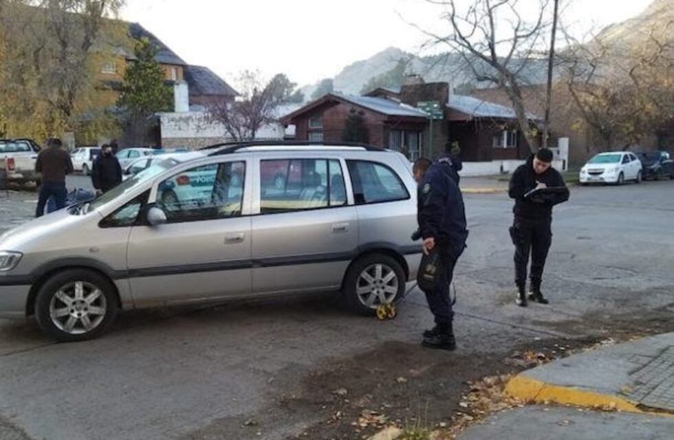 Leve siniestro vial, entre un vehículo y una mujer, no hay heridos