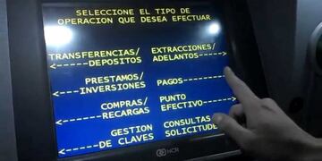 El video busca llevar información sobre las modalidades de robos en los cajeros\u002E (Archivo)