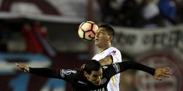 Football Soccer - Argentina's Lanus v Bolivia's The Strongest – Copa Libertadores - Estadio Ciudad de Lanus - Nestor Diaz Perez Stadium, Buenos Aires, Argentina- August 8, 2017\u002E Jose Sand of Lanus battles for the ball with The Strongest's Daniel Vaca\u002E REUTERS/Agustin Marcarian