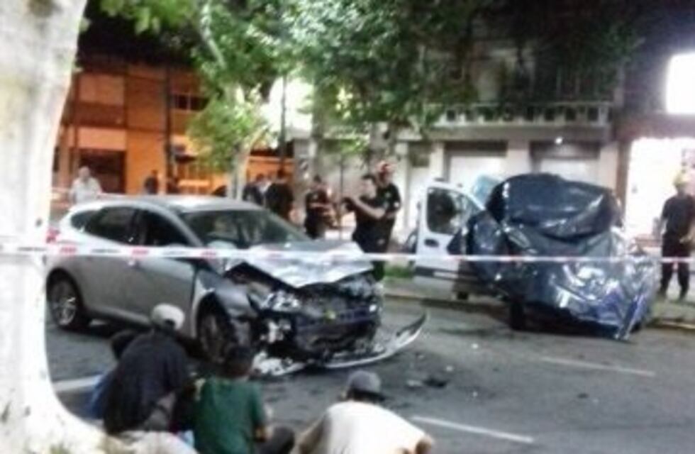 Un hombre murió tras un choque entre un auto y un utilitario en zona sur