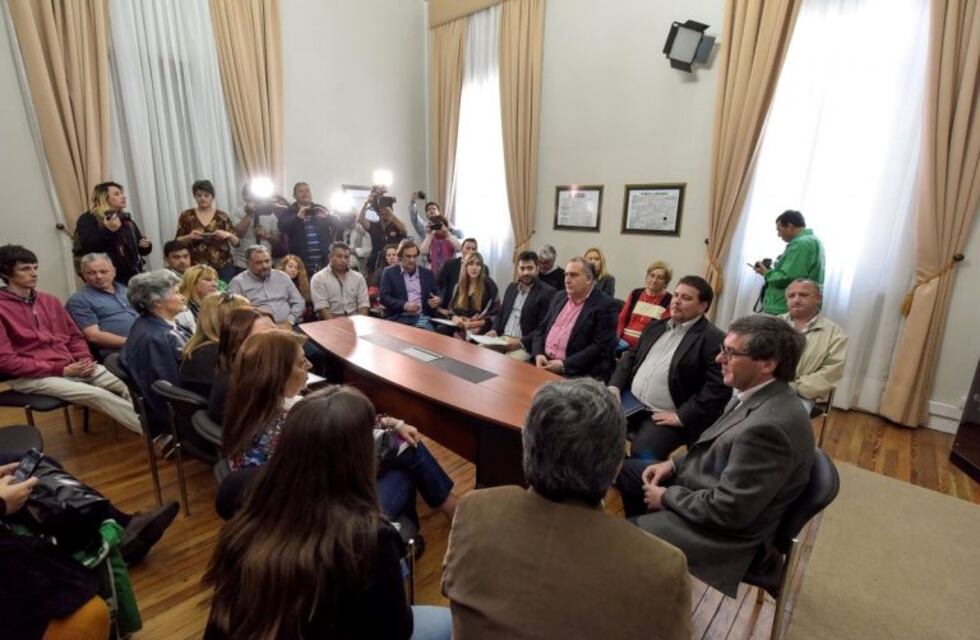 Decretaron aumento del 5% para docentes y estatales de Entre Ríos