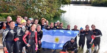 Nadaron en el Río Negro para homenajear a los caídos en Malvinas\u002E Fotos: Río Negro