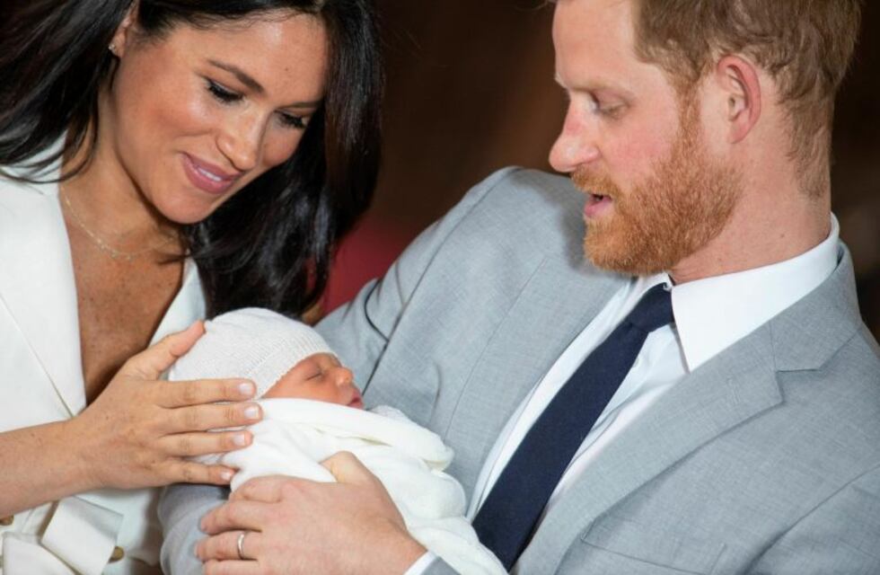 El príncipe Harry y Meghan Markle presentaron oficialmente a su primer hijo, que aún no tiene nombre