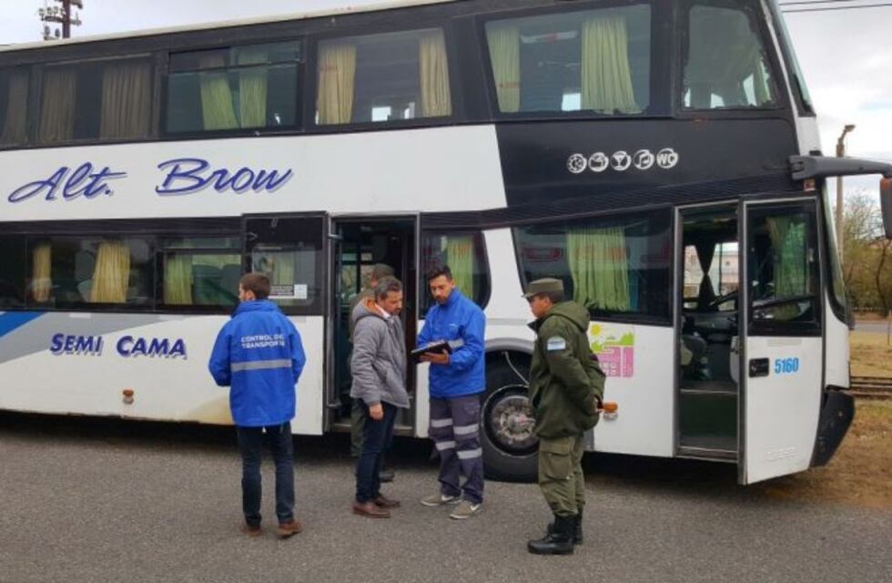 Turismo ilegal: la CNRT retuvo tres Colectivos y una combi en Córdoba