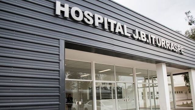 Una motociclista con heridas graves por un choque frente al camión regador