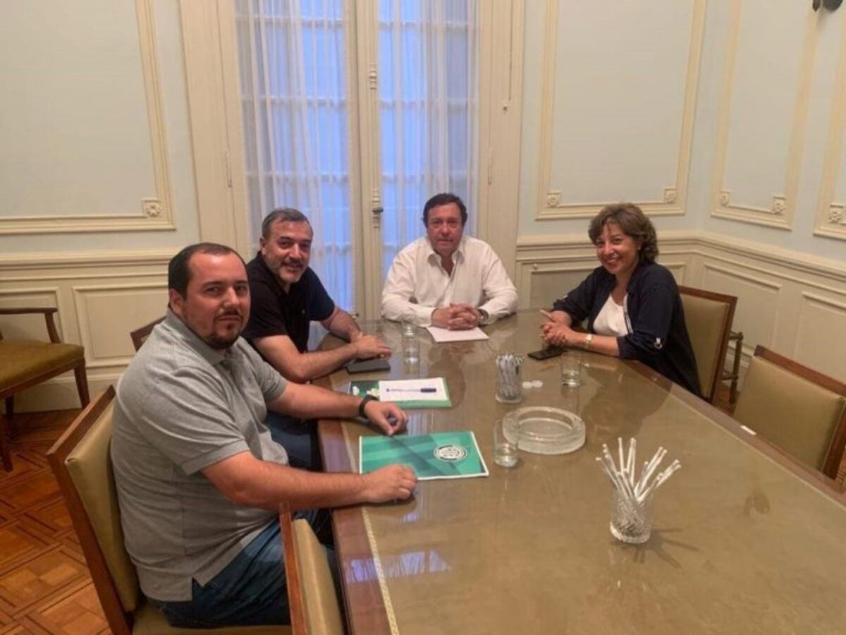 Weretilneck y Carreras se reunieron con delegados de ATE