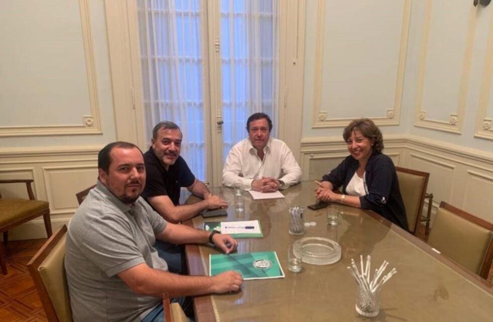 Weretilneck y Carreras se reunieron con delegados de ATE