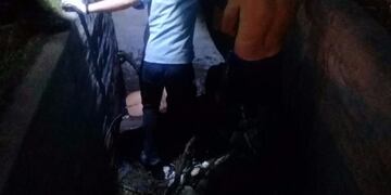 El hombre cayó en un desagüe de más de dos metros de profundidad en San Luis\u002E