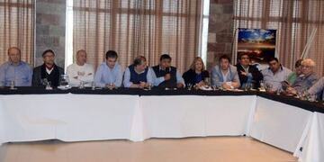 Referentes sindicales y jefe comunales brindaron su opinión en el encuentro