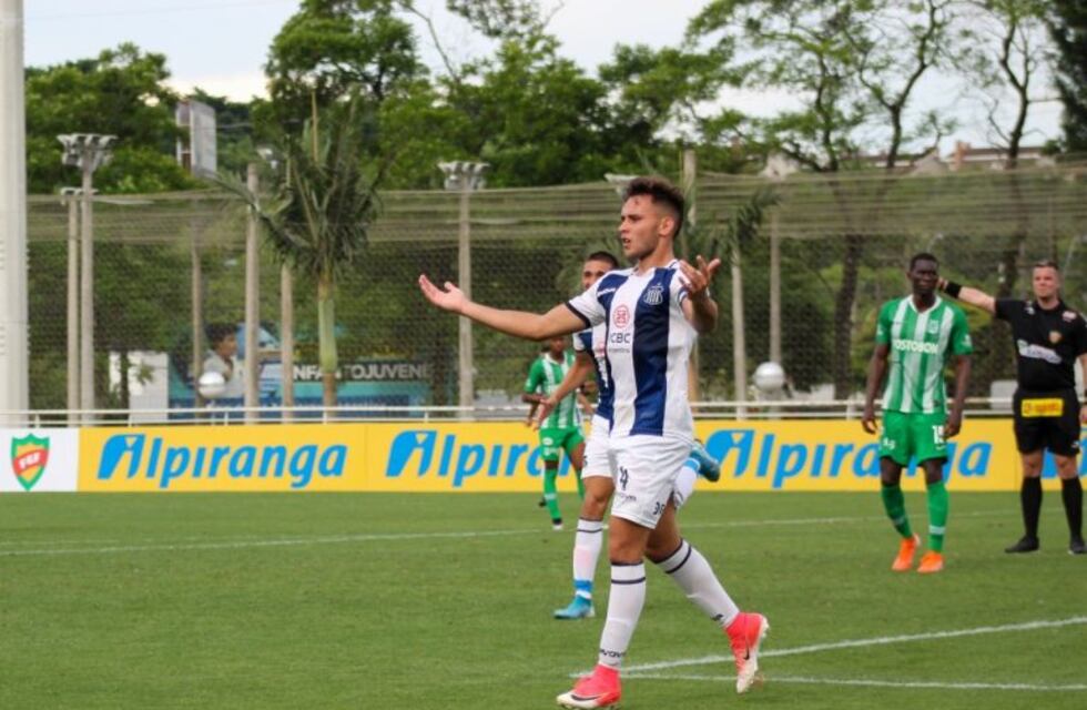 Augusto Schott con Talleres enfrentan al Inter de Porto Alegre