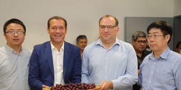 Neuquén exporta a China los primeros contenedores de cerezas (Twitter)\u002E