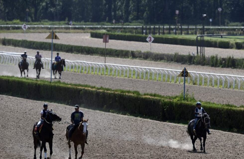 Un tremendo accidente en el hipódromo de San Isidro dejó 4 jockeys internados