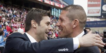 MADRID, 22/04/2012.- El entrenador del Atlu00e9tico de Madrid, el argentino Diego Simeone (d), saluda al tu00e9cnico del RCD Espanyol, el tambiu00e9n argentino Mauricio Pochettino, antes del partido que enfrenta a sus equipos, correspondiente a la trigu00e9sima quinta jornada de la liga de fu00fatbol en Primera Divisiu00f3n que se disputa esta tarde en el estadio Vicente Calderu00f3n. EFE/Emilio Naranjornrnrn espau00f1a Mauricio Pochettino diego simeone campeonato torneo liga espau00f1ola espau00f1ol futbol futbolistas partido atletico de madrid rcd espanyol